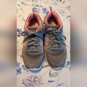 Skechers women's size 10 shoes